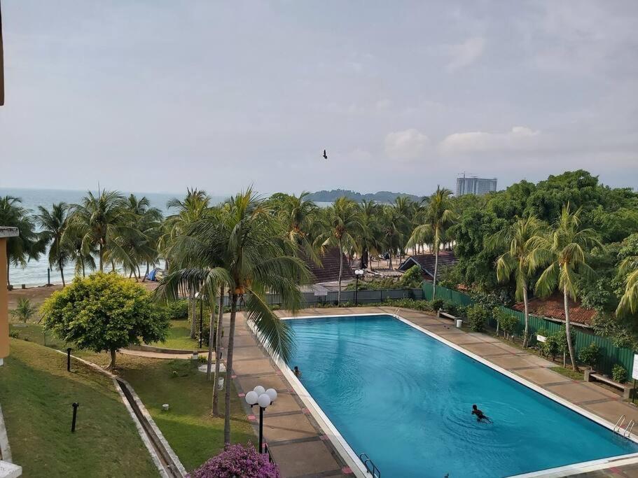 Pangsapuri Nat's Seri Bulan Beach, Pool @teluk Kemang